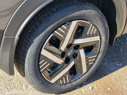 New 2025 Nissan Kicks SV w/ Illumination Package image 5