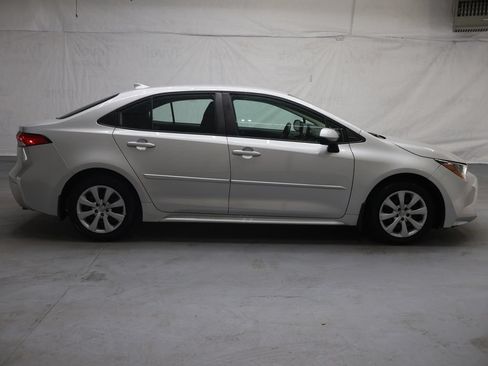 Used 2022 Toyota Corolla LE FWD image 8