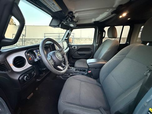 Used 2025 Jeep Wrangler Unlimited Sport AWD/4WD image 17