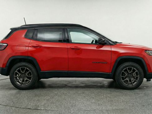 Used 2025 Jeep Compass Trailhawk image 11