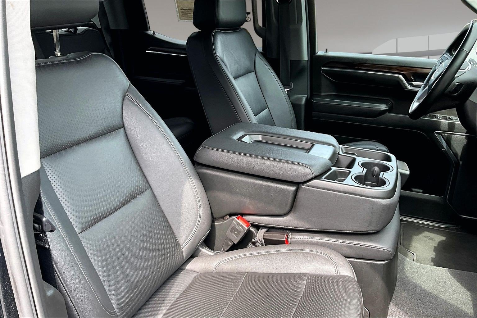 Used 2025 GMC Sierra 1500 SLT RWD image 31