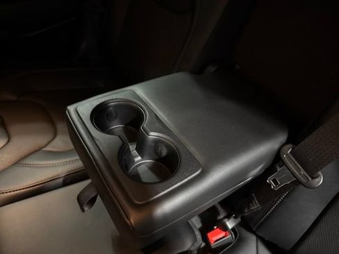 Used 2022 Jeep Cherokee Latitude Lux w/ Mopar Interior Package AWD/4WD image 25