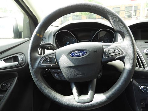 Used 2017 Ford Focus SE FWD image 19