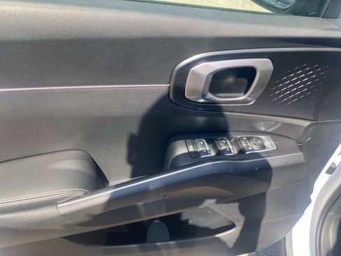 Used 2024 Kia Sorento S image 17