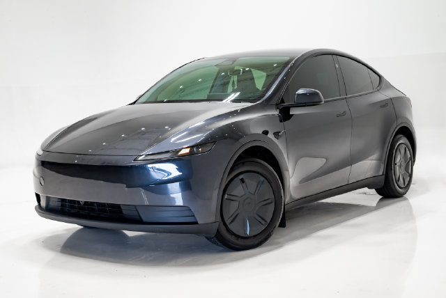 Used 2026 Tesla Model Y Long Range AWD/4WD image 1