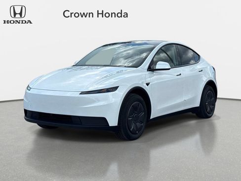 Used 2026 Tesla Model Y 2WD image 1