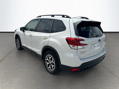 Used 2022 Subaru Forester Premium AWD/4WD image 5