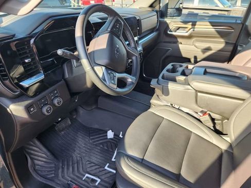 Used 2025 Chevrolet Silverado 2500 LT w/ Trail Boss Package AWD/4WD image 9