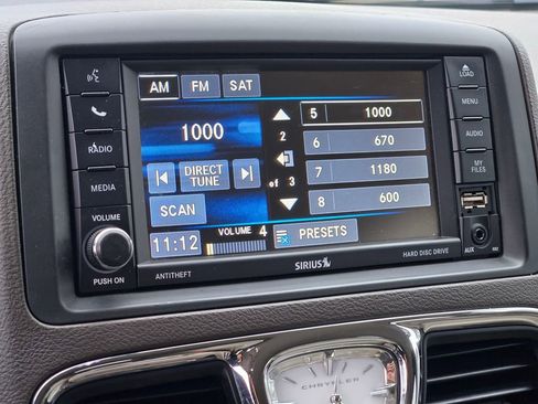 Used 2014 Chrysler Town & Country Touring image 33