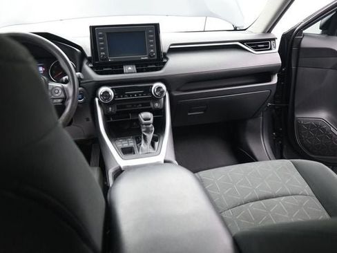 Used 2021 Toyota RAV4 XLE AWD/4WD image 18