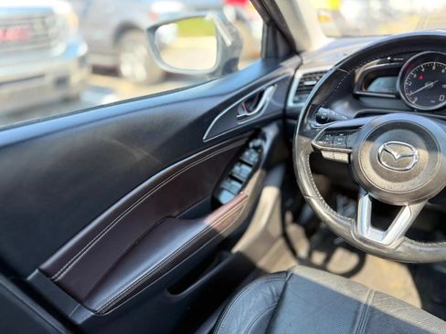 Used 2018 MAZDA MAZDA3 Grand Touring FWD image 22
