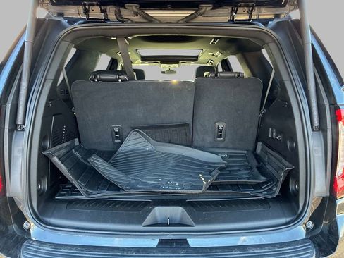 Used 2022 GMC Yukon SLT w/ SLT Premium Package image 12