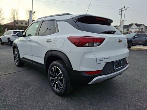 Used 2025 Chevrolet TrailBlazer LT image 4