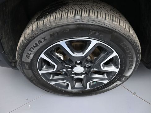 Used 2022 Jeep Compass Latitude w/ Sun and Sound Group AWD/4WD image 14