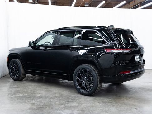New 2026 Jeep Grand Cherokee Summit image 4