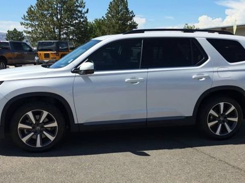 Used 2025 Honda Pilot Touring image 6