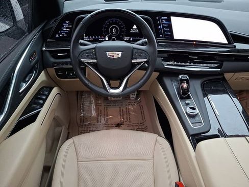 Used 2024 Cadillac Escalade Premium Luxury w/ Performance Package image 17