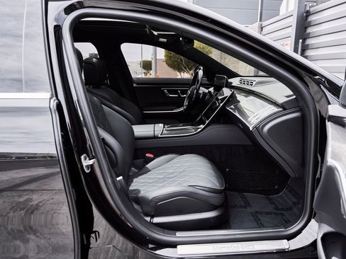 Used 2025 Mercedes-Benz S 580 4MATIC Sedan image 23