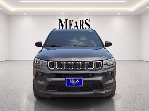 Used 2023 Jeep Compass Latitude w/ Sun and Sound Group AWD/4WD image 8