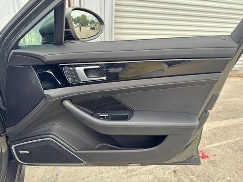 Used 2022 Porsche Panamera 4 image 48