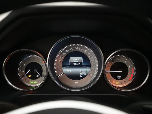 Used 2015 Mercedes-Benz E 350 4MATIC Sedan image 2