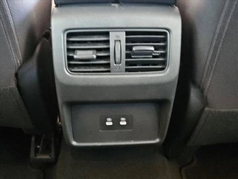 Used 2024 Nissan Rogue SV FWD image 16