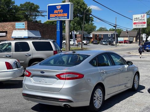 Used 2016 Ford Fusion SE FWD image 4