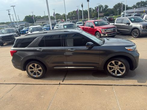 Used 2020 Ford Explorer Platinum w/ Premium Technology Package AWD/4WD image 5