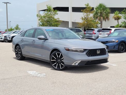Used 2025 Honda Accord Touring image 1