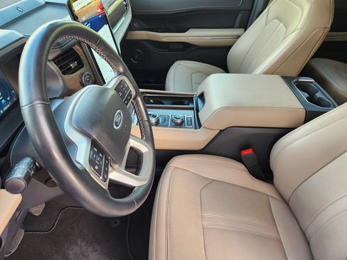 Used 2023 Ford Expedition Limited AWD/4WD image 12