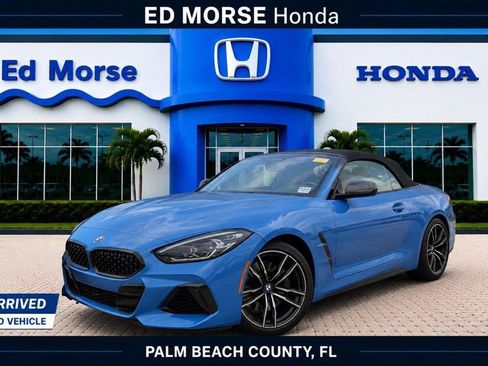 Used 2022 BMW Z4 M40i w/ Premium Package RWD image 1