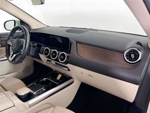 Certified 2021 Mercedes-Benz GLA 250 4MATIC image 28