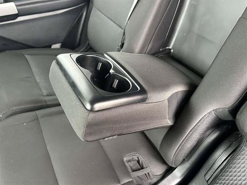 Used 2023 Ford Explorer XLT AWD/4WD image 34