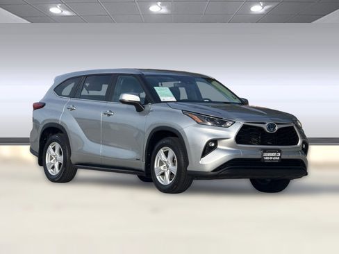 Used 2023 Toyota Highlander LE image 6