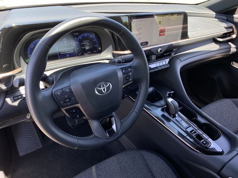 Used 2024 Toyota Crown AWD/4WD image 17
