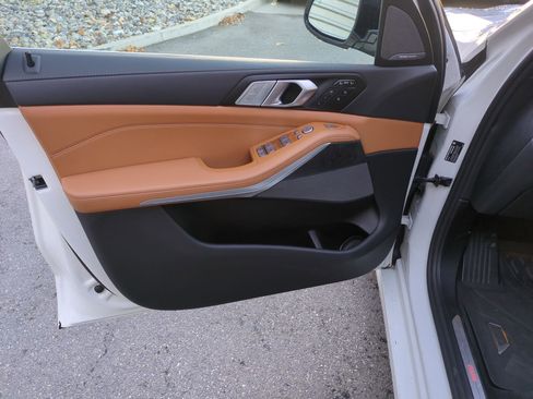 Used 2022 BMW X7 xDrive40i w/ Premium Package image 12