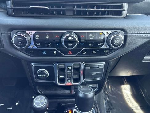 Used 2024 Jeep Wrangler High Altitude AWD/4WD image 26