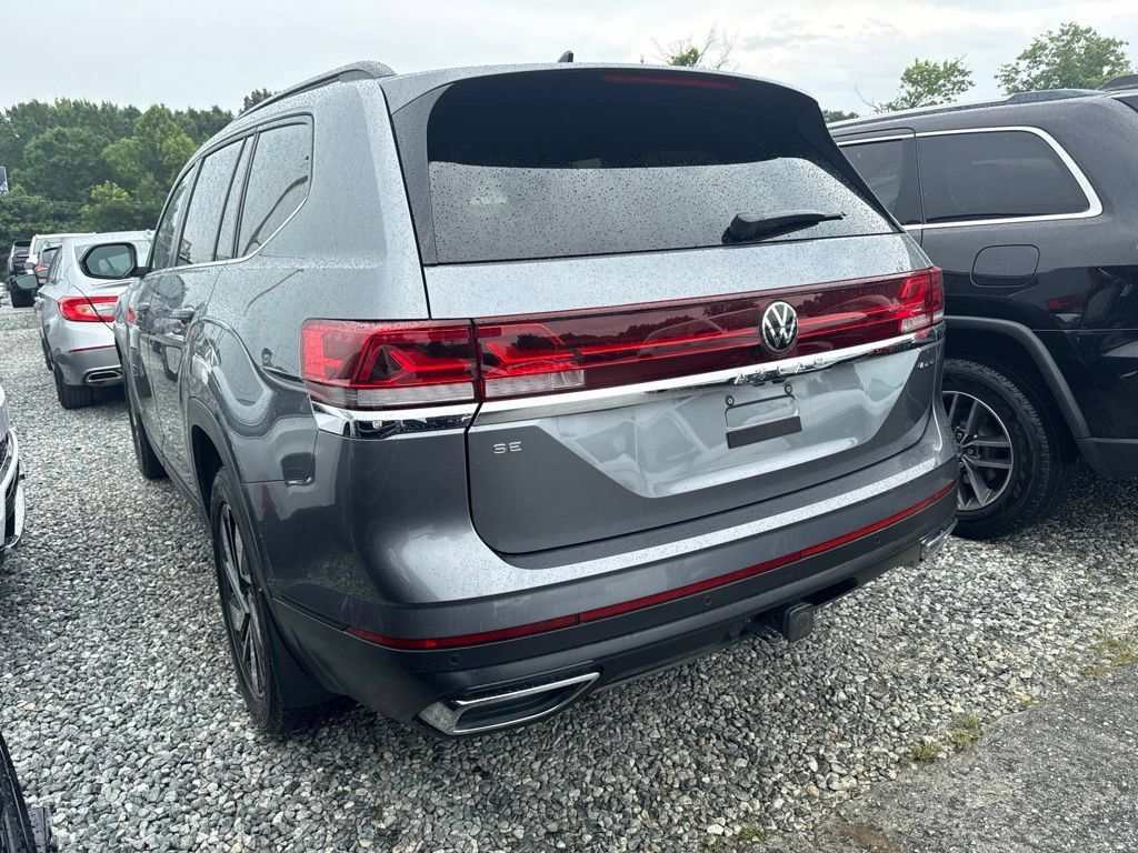 Used 2024 Volkswagen Atlas SE AWD/4WD image 4