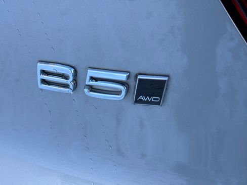 Used 2024 Volvo XC40 B5 Plus image 15