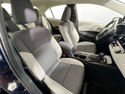 Used 2025 Toyota Corolla LE w/ Convenience Package FWD image 31