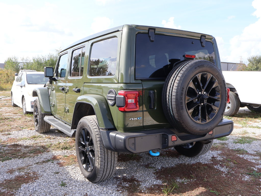 Used 2024 Jeep Wrangler Unlimited Sahara w/ Technology Group AWD/4WD image 23