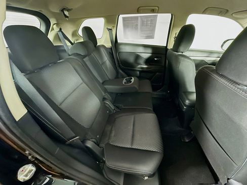 Used 2018 Mitsubishi Outlander ES image 30