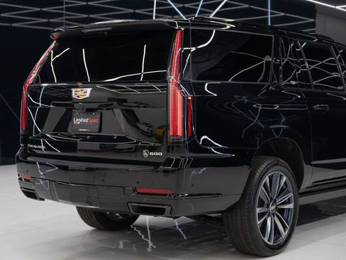 Used 2026 Cadillac Escalade ESV Sport AWD/4WD image 38