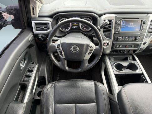 Used 2018 Nissan Titan SL w/ Chrome Package image 27