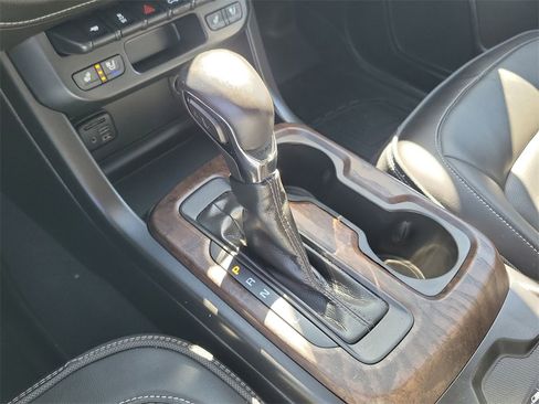 Used 2022 GMC Canyon Denali w/ Denali Black Edition Package image 16