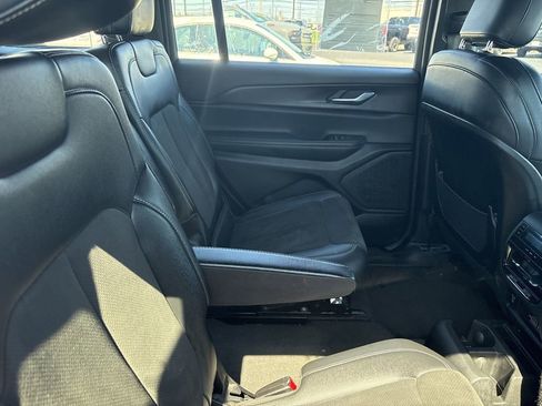 Used 2023 Jeep Grand Cherokee L Laredo image 11