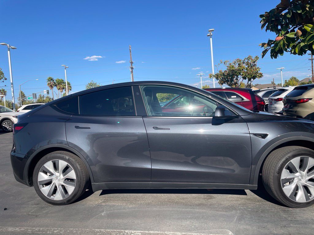 Used 2024 Tesla Model Y 2WD image 8