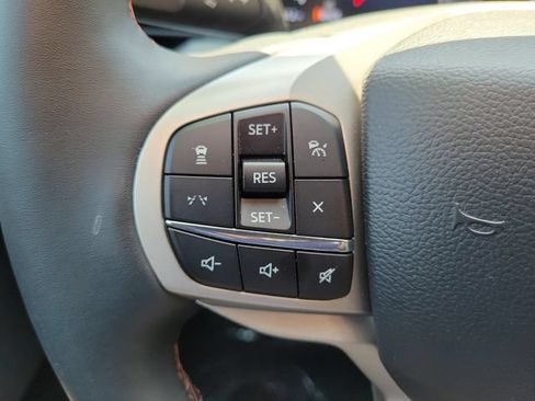 Used 2026 Ford Explorer Active w/ Active Comfort Package RWD image 5