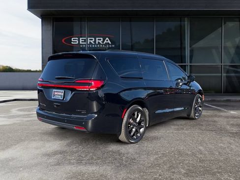 Used 2024 Chrysler Pacifica Limited w/ S Appearance Package AWD/4WD image 5