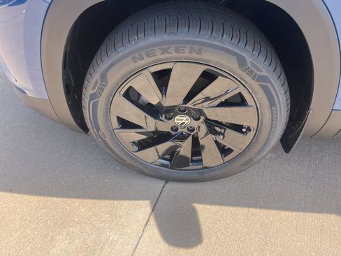 New 2025 Volkswagen Atlas Cross Sport SE image 22